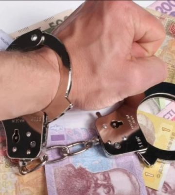 Вихопив 36 тисяч грн з рук і втік: у Луцьку іноземець пограбував пенсіонерку