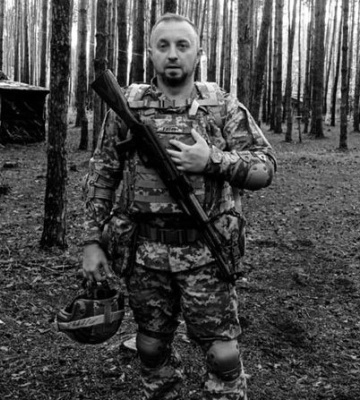 У Черкасах попрощалися з військовим, який загинув на Луганщині
