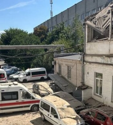 Росіяни вночі атакували лікарню у Херсоні. ВIДЕО