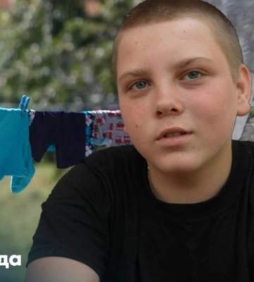 «Недалеко впала ракета». Наступ РФ на Торецьк: що розповідають люди, яких евакуюють на Житомирщину