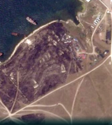 Появились спутниковые фото последствий удара по российской военной базе на озере Донузлав