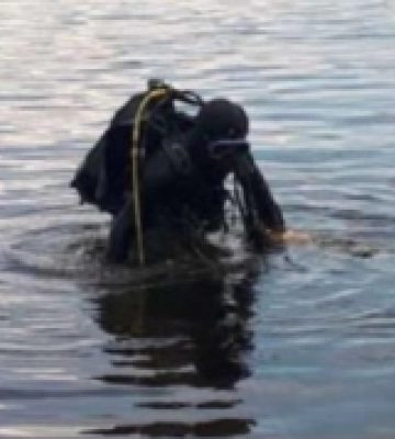 На Рівненщині водолази на третій день пошуків підняли на поверхню тіло потопельника
