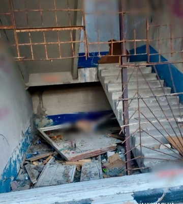 В Одесі 13-річна дівчина впала у проміжок між сходами з 15 поверху закинутої будівлі та загинула