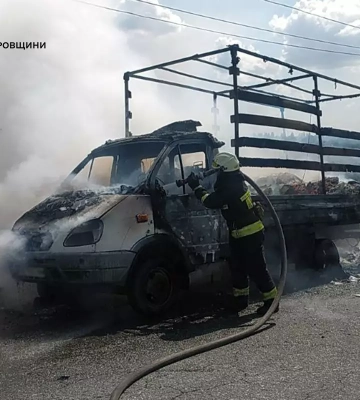 У Дніпрі на Південному мосту горіла вантажівка