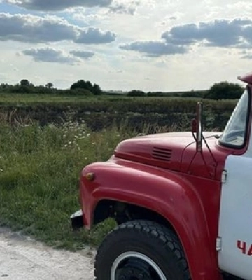 У Луцькому районі невідомі  підпалили суху траву на полі: шукають зловмисників