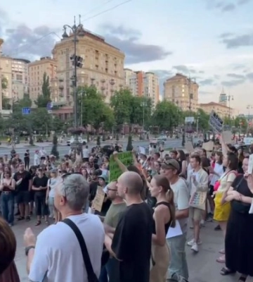 Знесення садиби Зеленських: Мінкультури каже, що дозволу не давало, кияни вийшли на мітинг під КМДА