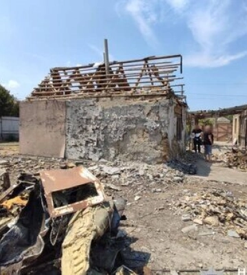 Рашисти вдарили дроном по Новобериславу: поранено чоловіка, він у важкому стані