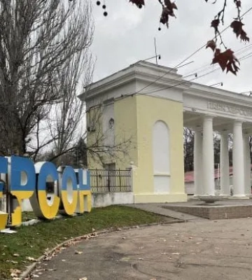 На Херсонщині російський дрон скинув вибухівку на чоловіка