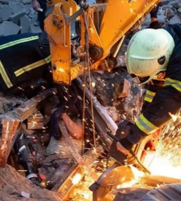В порту Одессы обвалился склад, под завалами - люди: что известно. ФОТО, ВИДЕО
