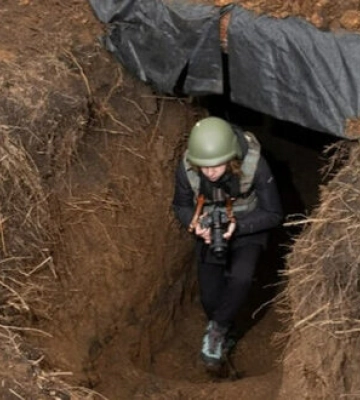 Два фотографи потрапили під обстріл на Донеччині: документалістка Ольга Ковальова дістала поранення