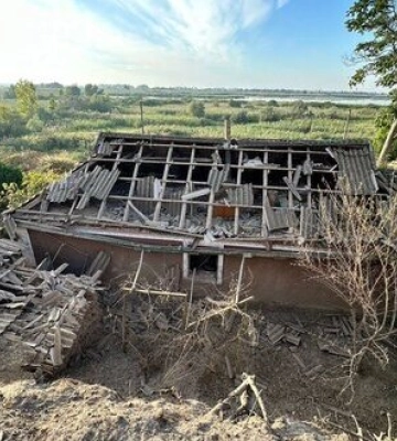 На Херсонщині ворожий дрон скинув вибухівку на чоловіка