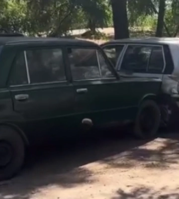 У Дніпрі п’яна жінка на ВАЗі в’їхала в три припарковані машини