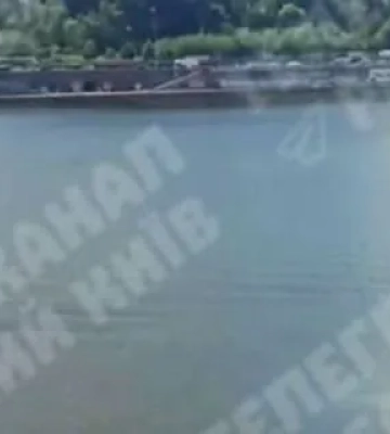 У Києві обірвався трос атракціону-спуску через Дніпро, людина впала у воду та, ймовірно, потонула