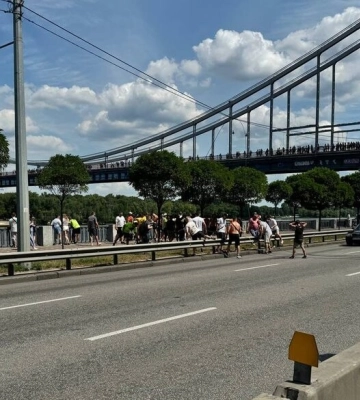В Киеве оборвался трос аттракциона через Днепр, в реке ищут человека