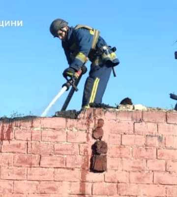 Росіяни обстріляли житловий сектор у селищі на Харківщині