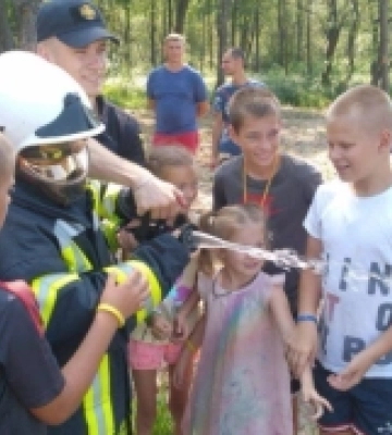 У селі на Волині вихованцям дитячого табору розповіли про мінну безпеку