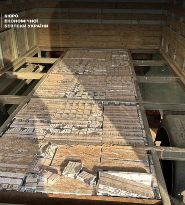 Через український кордон намагалися провезти понад 14 тисяч пачок сигарет на понад мільйон гривень