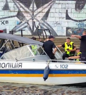 Рятувальники на Дніпрі продовжили пошуки хлопця, що впав у річку через аварію на атракціоні