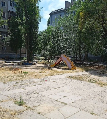 Миколаївці просять відремонтувати аварійний дитячий майданчик по вулиці Паркова
