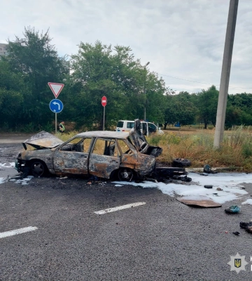 ДТП у Харкові: машина загорілася, постраждали двоє людей 