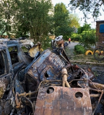 Прокурори зафіксували наслідки ворожих повітряних атак по Харківщині: постраждали дві жінки