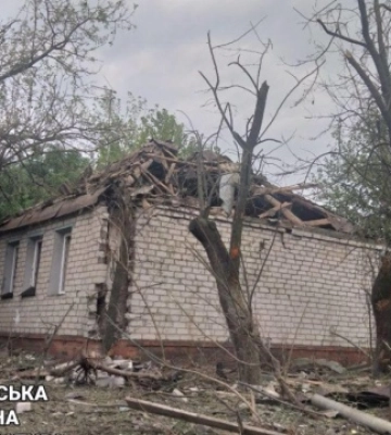 Російські військові завдали авіаудару по селу на Куп&#039;янщині: поранена пенсіонерка