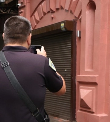 Штраф до 1 700 грн за вандальні написи: у Дніпрі перевірили, як підприємці утримують фасади