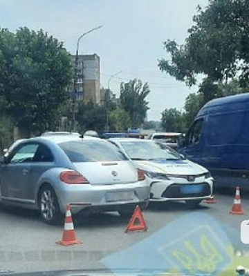 В центре Кривого Рога столкнулись две машины: что известно