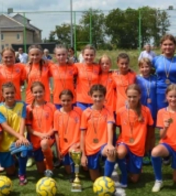 Юні футболістки з Буська здобули срібло на першому чемпіонаті Львівщини. ФОТО