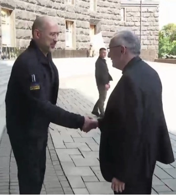 Шмигаль зустрівся із держсекретарем Ватикану: обговорили встановлення миру та повернення полонених й українських дітей
