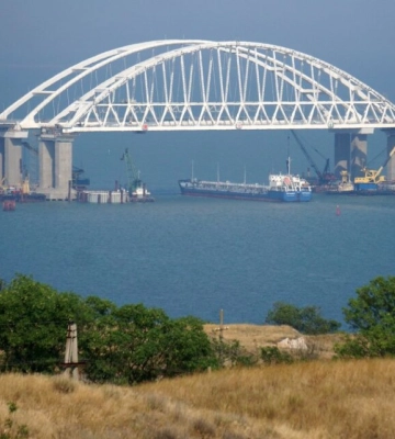 Оккупанты начали использовать авиацию для защиты Крымского моста – ВМС