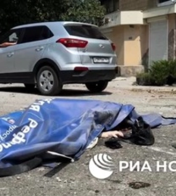 У плакаті, яким накрили загиблу в окупованому Донецьку, побачили символізм
