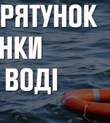Ледь не потонула: у Миколаєві на воді врятували жінку