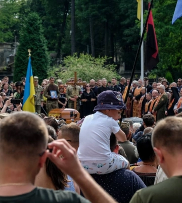 На прощання із Іриною Фаріон до Львова вирушили більше сотні франківців (ФОТО)