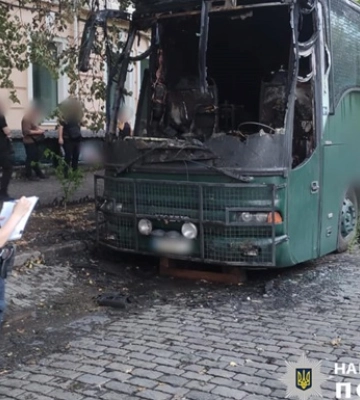 В центре Одессы мужчина поджег квестовый автобус
