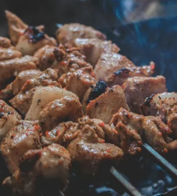 Сезон шашликів на Волині: на яких дровах не можна смажити м&amp;#039;ясо