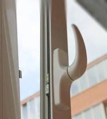 У Луцьку двоє дітей випало з вікна