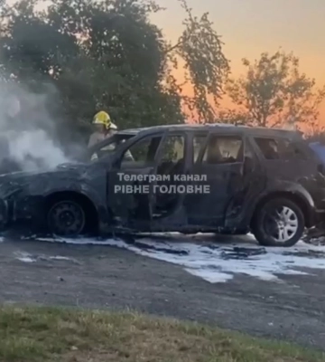У Дубровиці згоріла машина місцевого підприємця (ВІДЕО)
