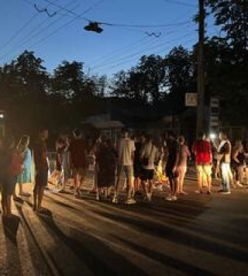 Протест: полтавці через відсутність електрики перекрили дорогу
