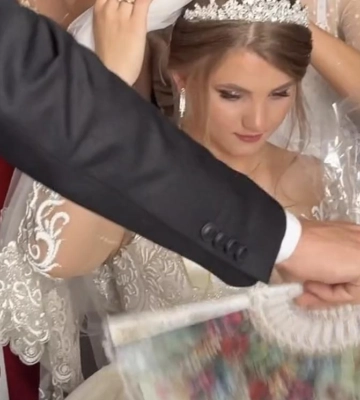 Відео про українське весілля в аномальну спеку підкорило мережу