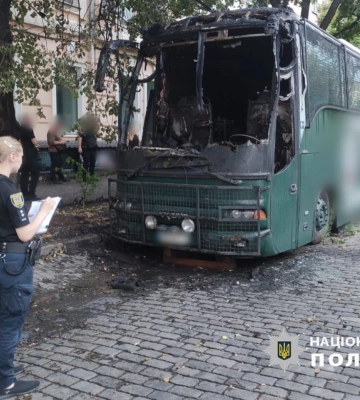 В центрі Одеси чоловік підпалив автобус