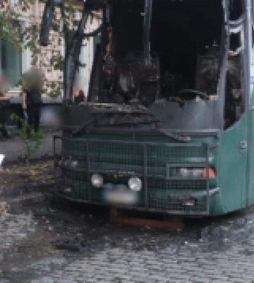 У центрі Одеси підпалили квестовий автобус