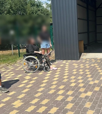 Їхав за кордон разом з двома дружинами - колишньою і теперішньою