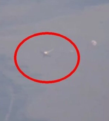 Момент падіння та вибуху ворожого літака Су-25 збитого на покровському напрямку. ВIДЕО