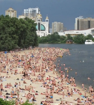 На 15 київських пляжах у воді виявили кишкову паличку: перелік