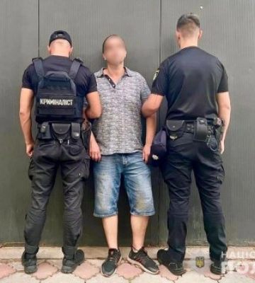 Загрожує до 12 років ув’язнення: в Ужгороді поліція затримала чоловіка за підозрою у торгівлі наркотиками