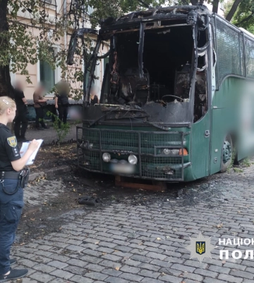 В центрі Одеси чоловік підпалив автобус