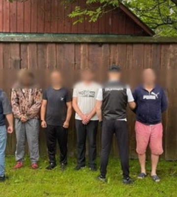 8000 доларів за перетин кордону: двох закарпатців підозрюють у переправленні чоловіків до Румунії