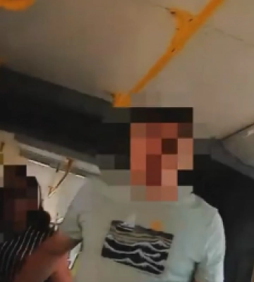 У Львові пасажир в трамваї напав на контролерок (ВІДЕО)