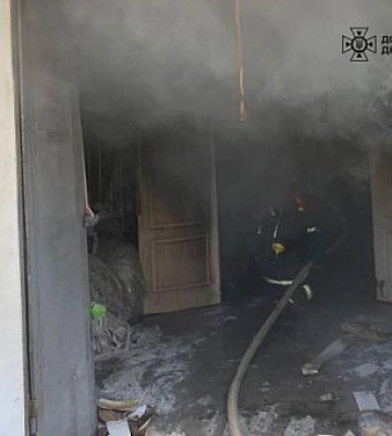 У Саксаганському районі Кривого Рогу горів склад площею 300 квадратних метрів